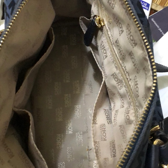 M K bag - Picture 2 of 8